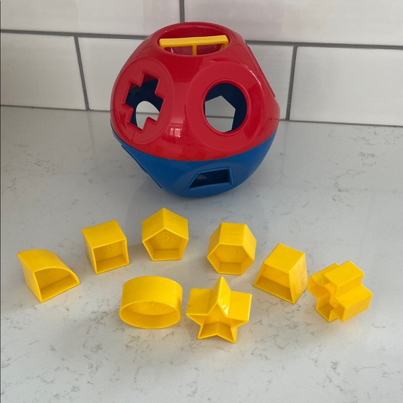 Tupperware Shape Sorting Toy - Picture 1 of 2